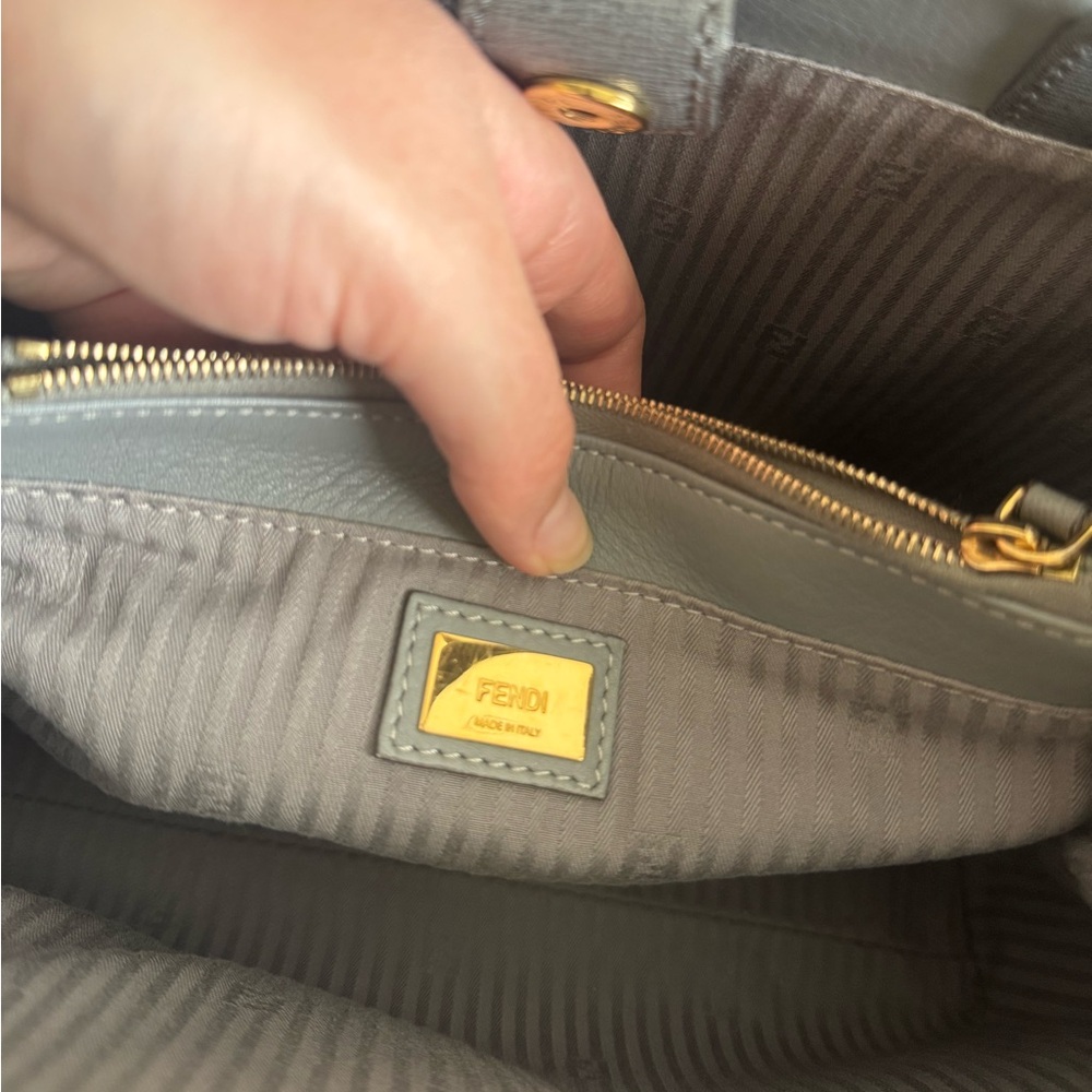 Fendi Petite 2jours in light gray w/ leather strap and bag charm - Picture 7 of 17
